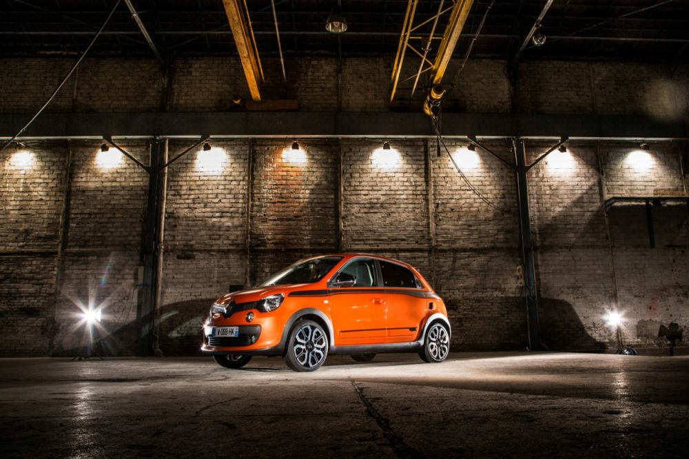 RENAULT HA PRESENTATO A BOLOGNA BEN CINQUE MODELLI PER IL MERCATO ITALIANO. TRA QUESTI LA TWINGO GT, VERSIONE ELABORATA DA TEAM RENAULT SPORT, CHE POTEVA DEBUTTARE SOLO AL MOTORSHOW DI BOLOGNA - IN TV CON DRIVELIFE DEL 17 DICEMBRE