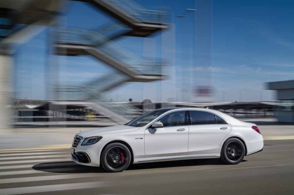 Mercedes-AMG S 63 4MATIC+, designo diamantweiß bright // Mercedes-AMG S 63 4MATIC+, designo diamond white bright  Kraftstoffverbrauch kombiniert: 8,9 l/100 km, CO2-Emissionen kombiniert: 203 g/km // Fuel consumption combined:  8,9 l/100 km; Combined CO2 emissions: 203 g/km