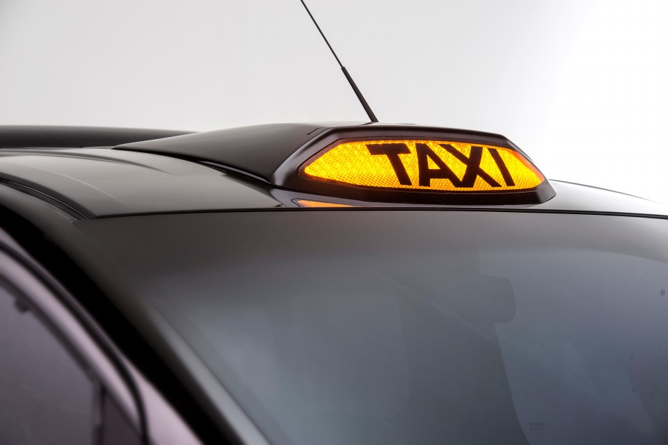 nissan-rivela-il-nuovo-frontale-del-suo-taxi-per-londra-e-su-misura-per-rispettare-la-tradizione-dei-black-cabs-113313_1_5