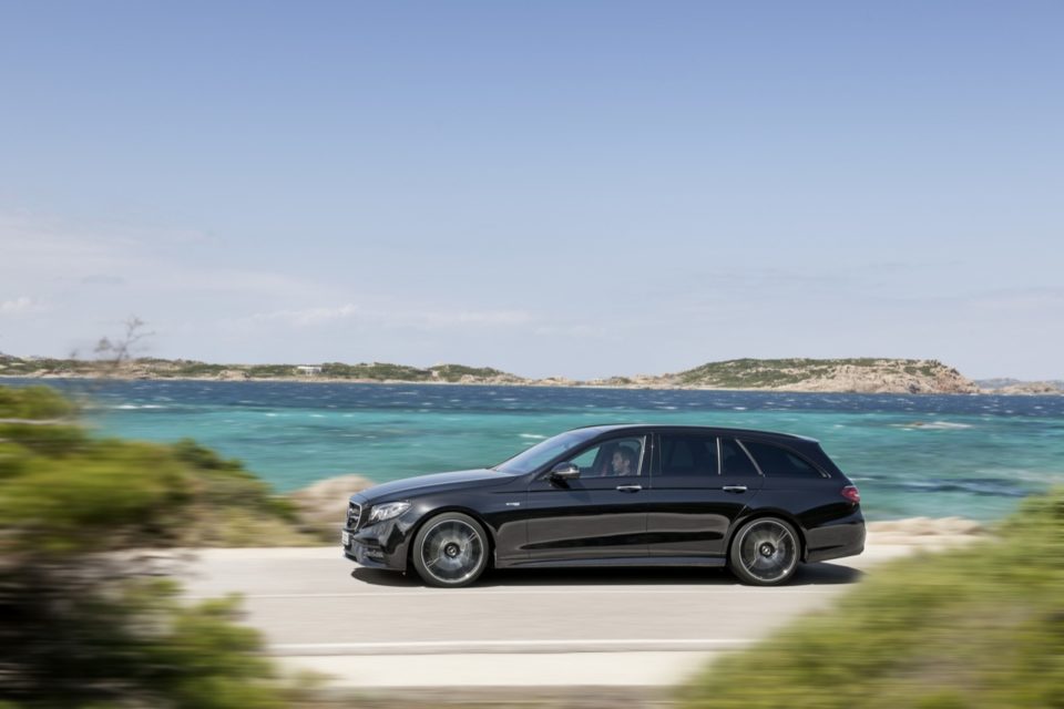 Mercedes-AMG E 43 4MATIC T-Modell, Outdoor, 2016, Exterieur: obsidianschwarz ;Kraftstoffverbrauch kombiniert: 8,4 l/100 km, CO2-Emissionen kombiniert: 192 g/km Mercedes-AMG E 43 4MATIC Estate, outdoor, 2016, exterior: obsidian black; Consumption combined: 8.4 l/100 km, CO2 emission combined: 192 g/km